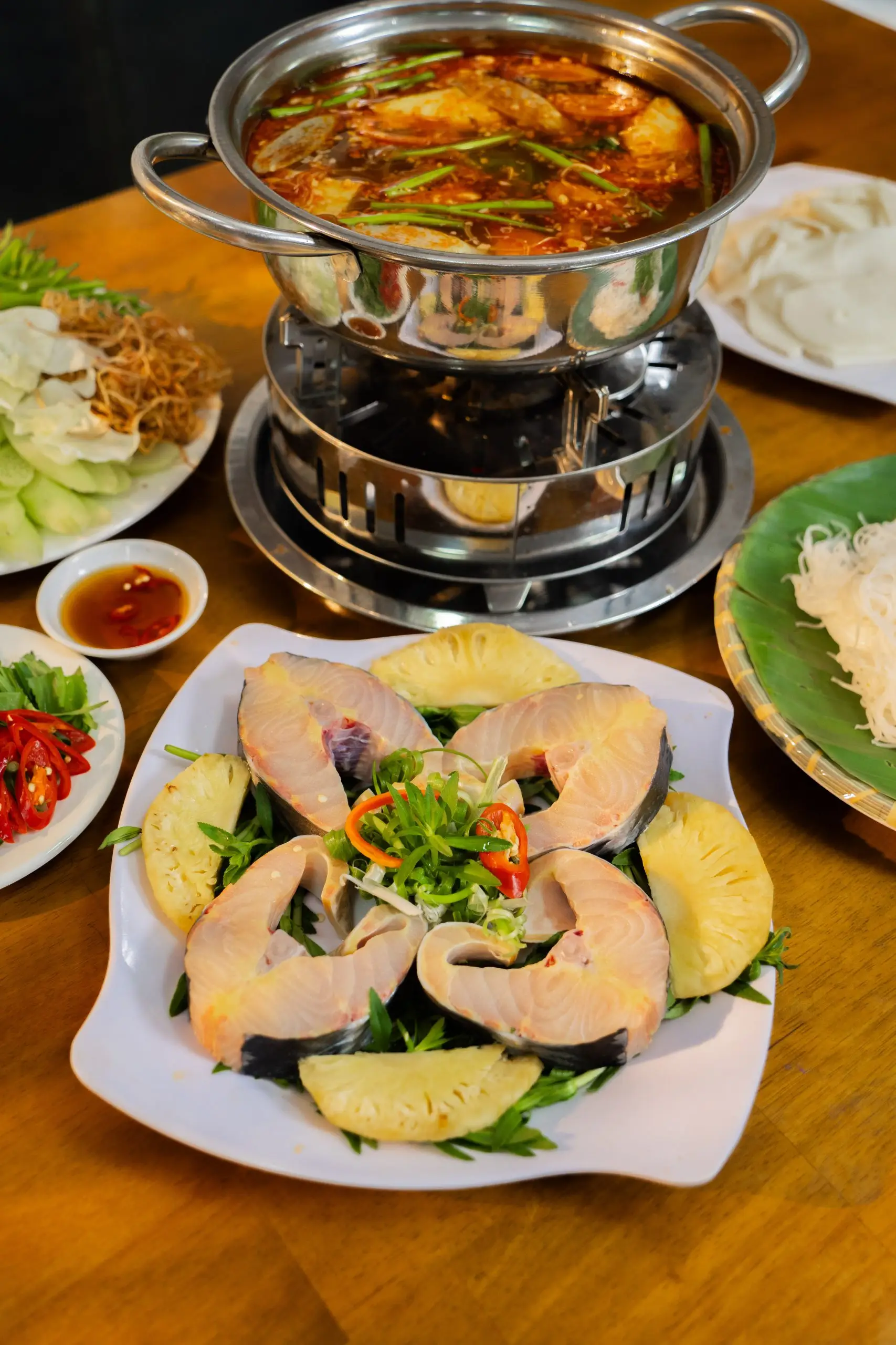 Nguyên liệu nấu lẩu cá tầm chua cay